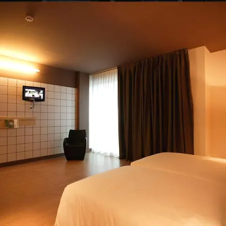Ele Hotelandgo Arasur Hotel 3*